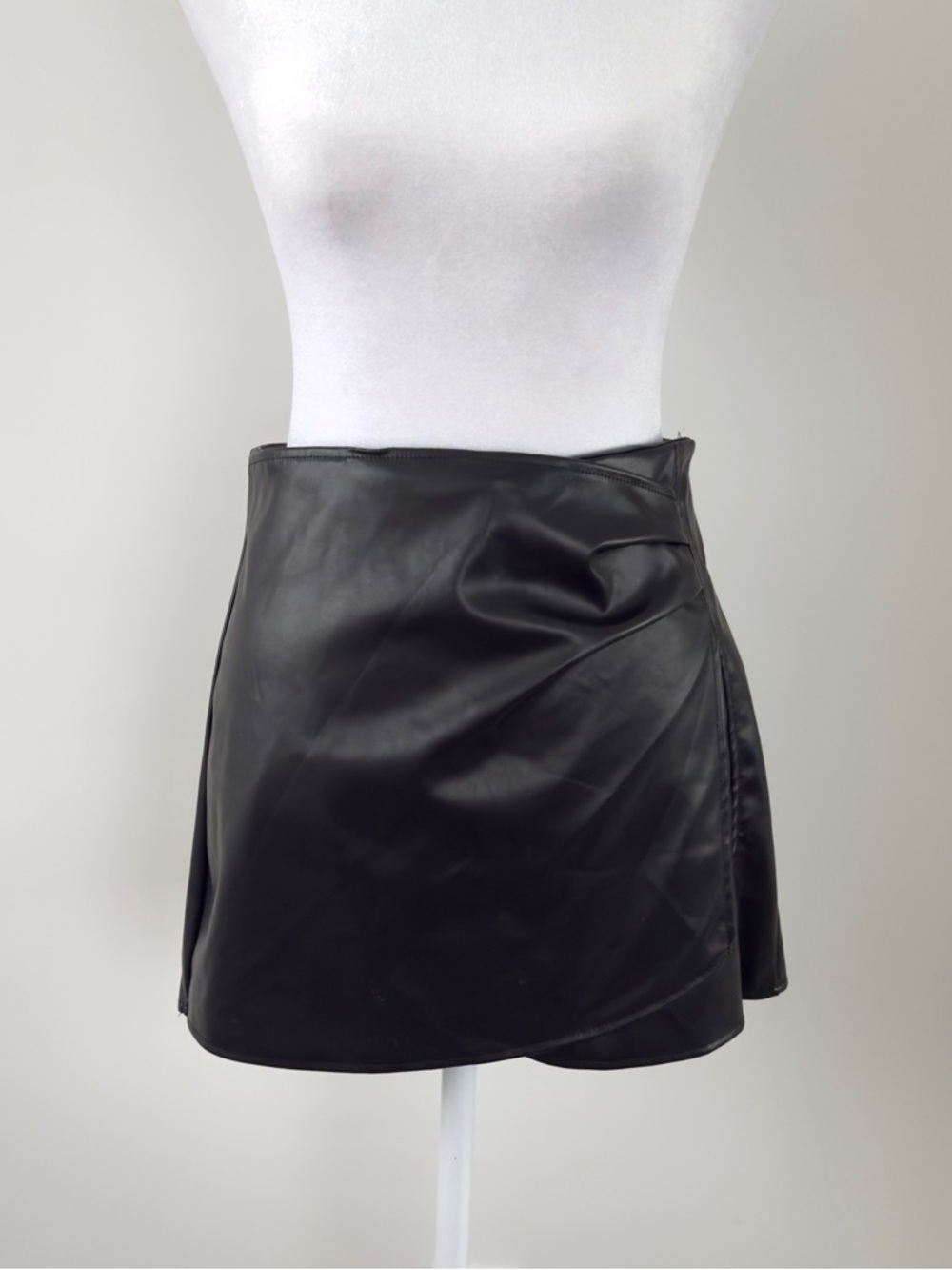 SHEIN Black Faux Leather High Waist Mini Skirt